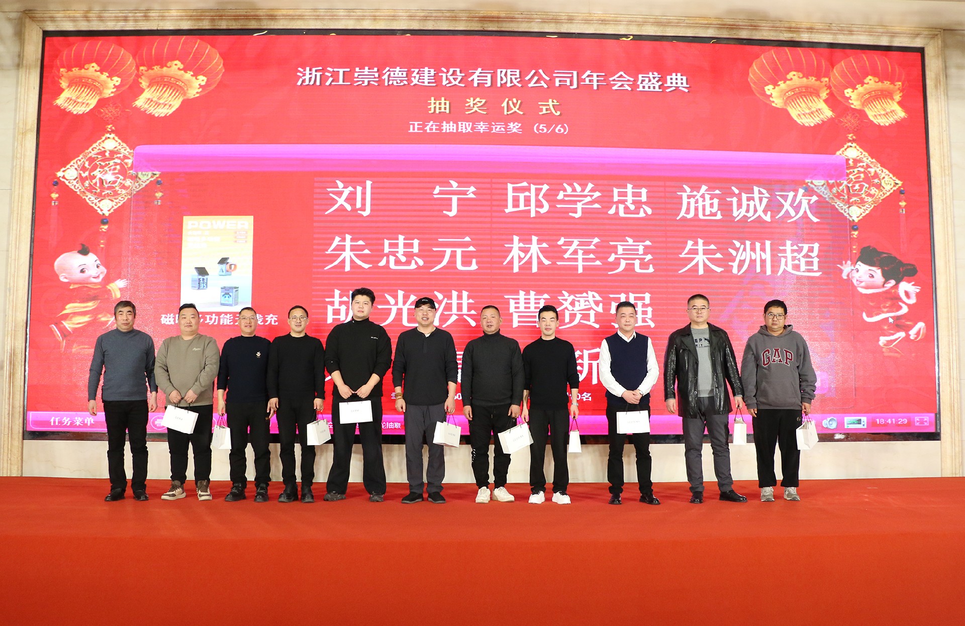 幸運獎陳俊杰頒.jpg